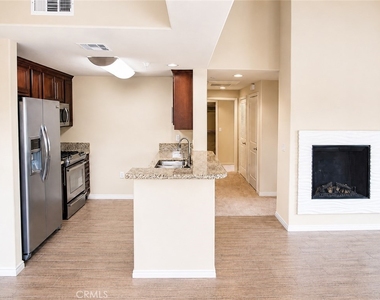 11925 Kling Street - Photo Thumbnail 10