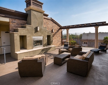 11925 Kling Street - Photo Thumbnail 4