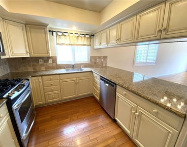 1525 Carver - Photo Thumbnail 10