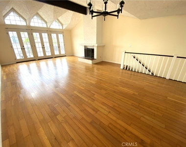 1525 Carver - Photo Thumbnail 3
