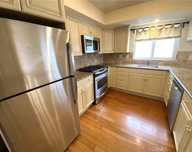 1525 Carver - Photo Thumbnail 9