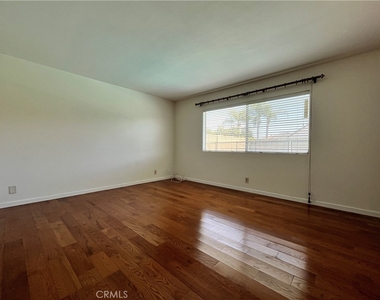 8252 Suffield Street - Photo Thumbnail 4