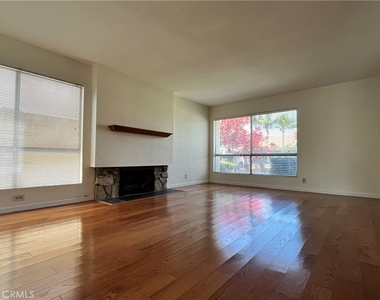 8252 Suffield Street - Photo Thumbnail 3