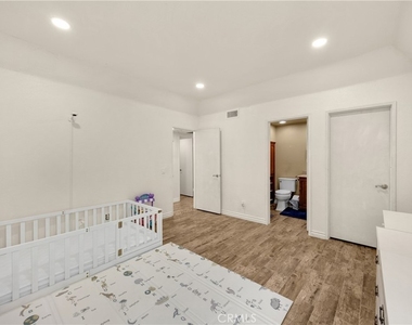 22709 Lakeway Dr - Photo Thumbnail 15