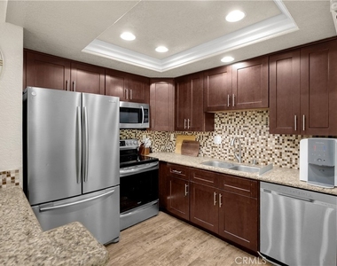 22709 Lakeway Dr - Photo Thumbnail 5
