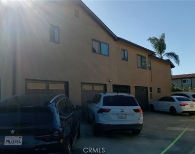 16541 Pro Circle - Photo Thumbnail 4