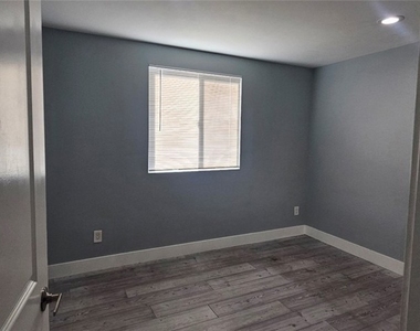 1662 E 60th - Photo Thumbnail 3