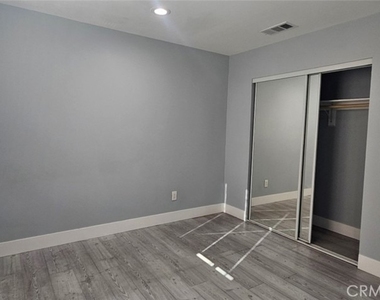 1662 E 60th - Photo Thumbnail 4