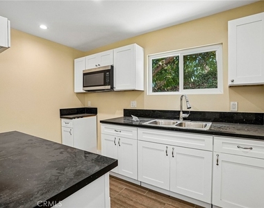 1616 1/2 E 89th Street - Photo Thumbnail 8