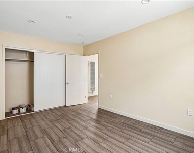 1616 1/2 E 89th Street - Photo Thumbnail 13