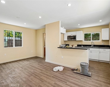 1616 1/2 E 89th Street - Photo Thumbnail 4