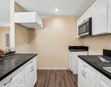 1616 1/2 E 89th Street - Photo Thumbnail 9