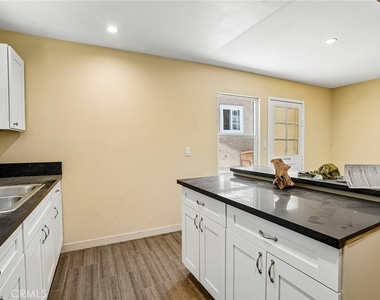 1616 1/2 E 89th Street - Photo Thumbnail 10