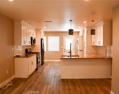 874 N Orange - Photo Thumbnail 4