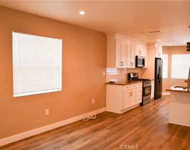 874 N Orange - Photo Thumbnail 3