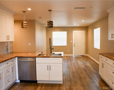 874 N Orange - Photo Thumbnail 9