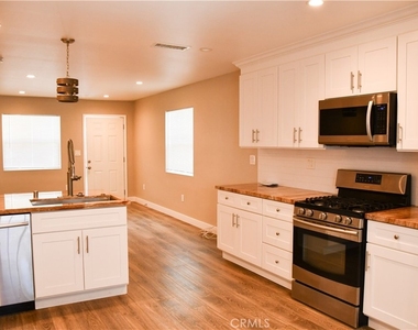 874 N Orange - Photo Thumbnail 6