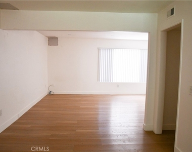 994 Valencia - Photo Thumbnail 14
