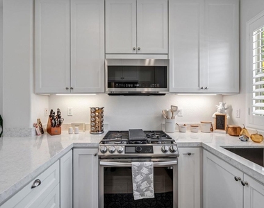 2175 Honeybee Street - Photo Thumbnail 14