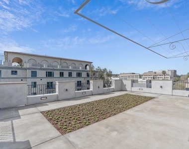 533 E Union Street - Photo Thumbnail 19