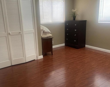 2467 E Villa Street - Photo Thumbnail 8