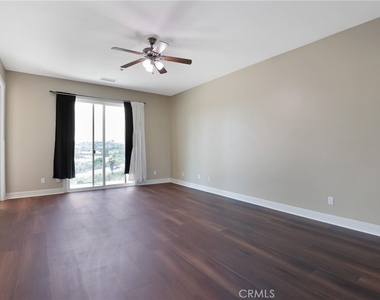 1303 Sycamore Heights - Photo Thumbnail 37