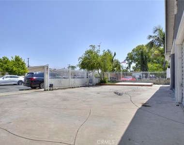 6149 Case Ave - Photo Thumbnail 31