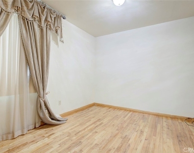 6149 Case Ave - Photo Thumbnail 16