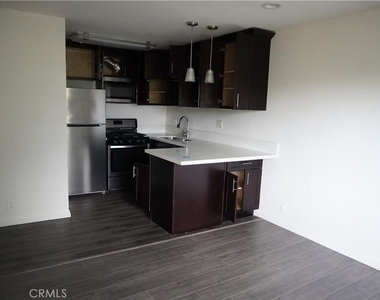 642 N Orange Grove - Photo Thumbnail 2