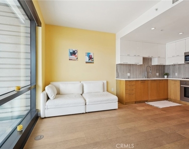 400 S Broadway - Photo Thumbnail 6