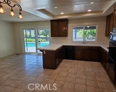 1194 W 14th Street - Photo Thumbnail 8