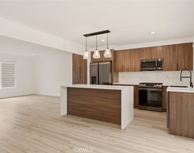 725 Palomares Avenue - Photo Thumbnail 6