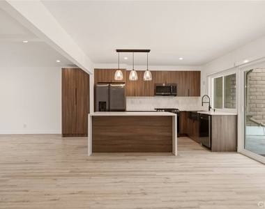 725 Palomares Avenue - Photo Thumbnail 5