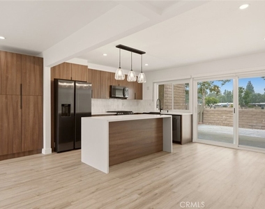 725 Palomares Avenue - Photo Thumbnail 3