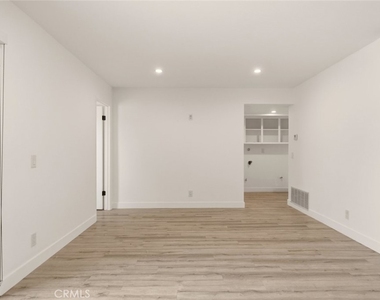 725 Palomares Avenue - Photo Thumbnail 7
