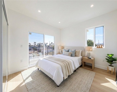 2426 S West View Street - Photo Thumbnail 2