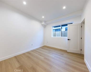 2426 S West View Street - Photo Thumbnail 6