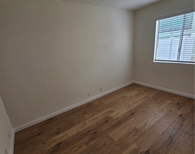 7124 Valmont Street - Photo Thumbnail 15