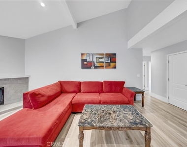 15937 La Ronda Cir - Photo Thumbnail 6