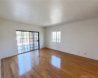 1050 Mayflower Avenue - Photo Thumbnail 11