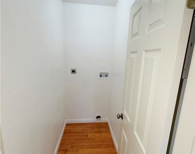 1050 Mayflower Avenue - Photo Thumbnail 8