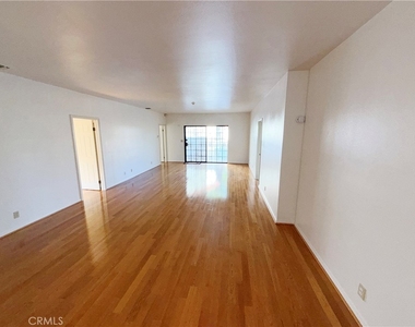 1050 Mayflower Avenue - Photo Thumbnail 9