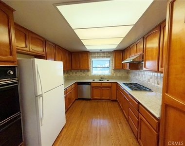 1050 Mayflower Avenue - Photo Thumbnail 3