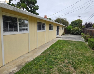 40725 Capa Drive - Photo Thumbnail 22