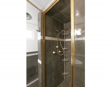 4721 Greenbush Avenue - Photo Thumbnail 6