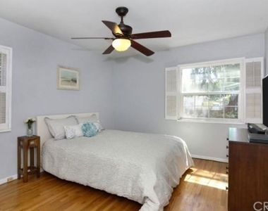 4721 Greenbush Avenue - Photo Thumbnail 10