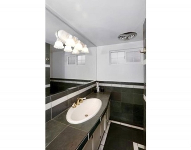 4721 Greenbush Avenue - Photo Thumbnail 8