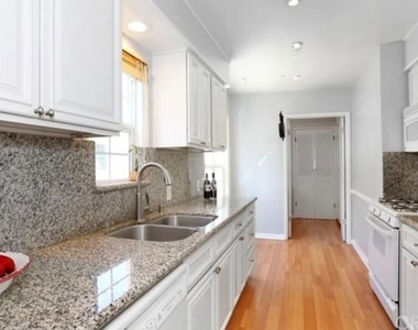 4721 Greenbush Avenue - Photo Thumbnail 5