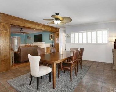 4721 Greenbush Avenue - Photo Thumbnail 3