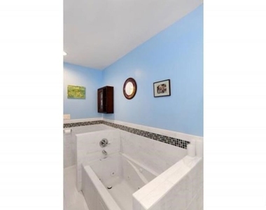 4721 Greenbush Avenue - Photo Thumbnail 15